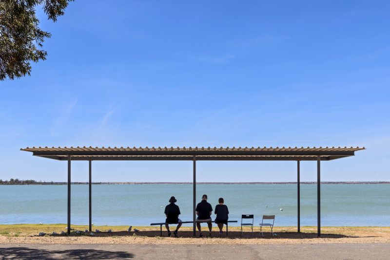 On the Road - Discovering Lake Bonney