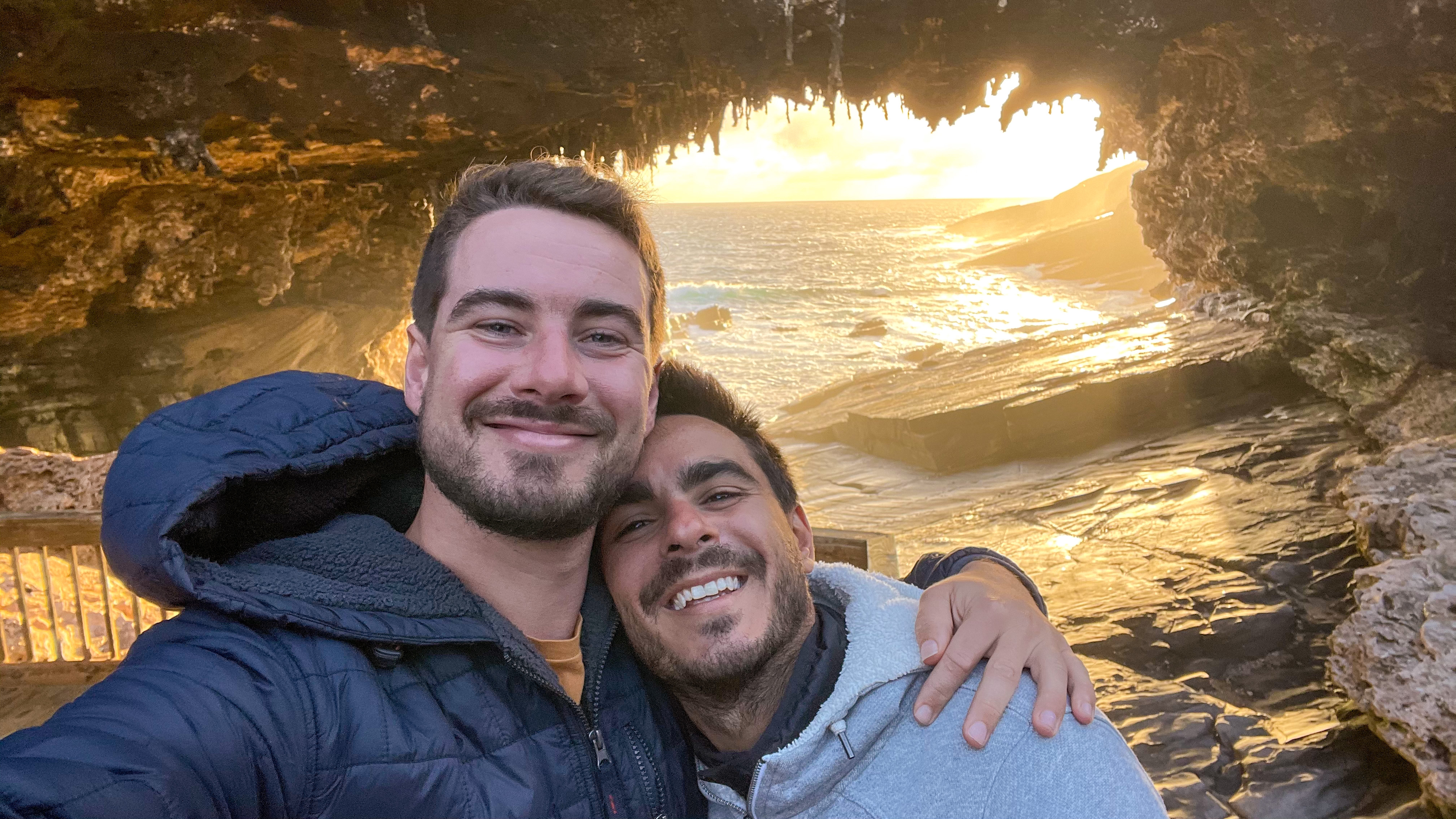 Husbands That Travel - KI