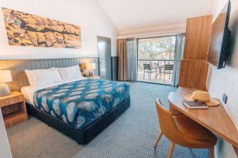 Kings Canyon accomodation interiors-9