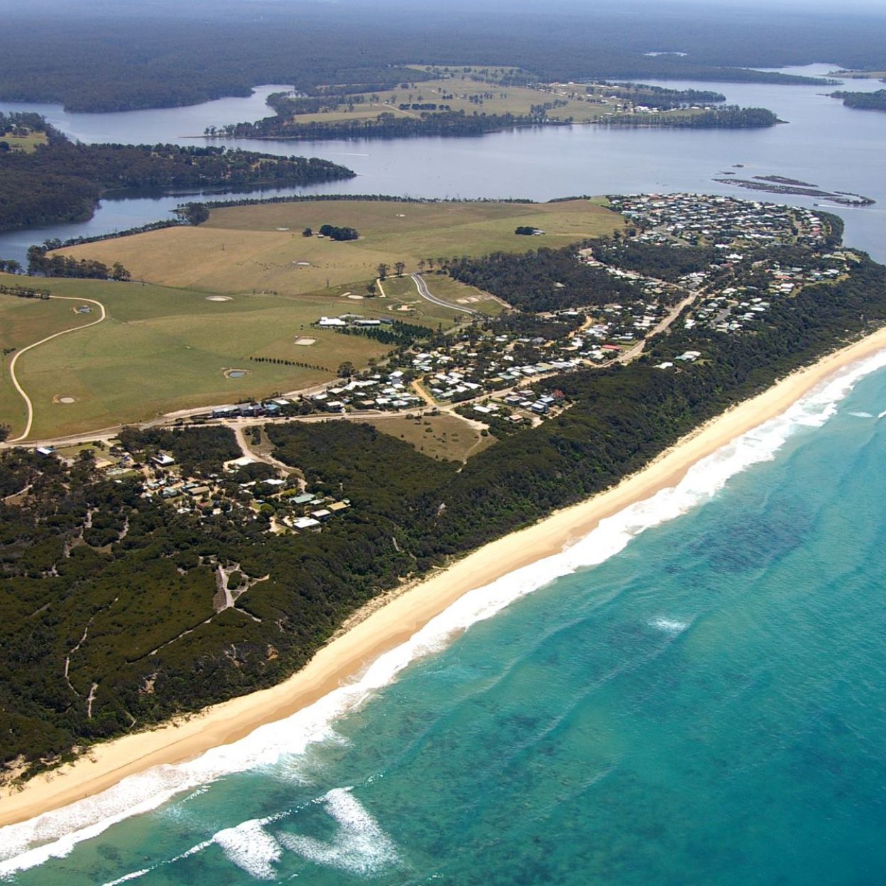 1140_1_lakes_beachfront_aerial_90_mile_beach_lake_tyers.jpg