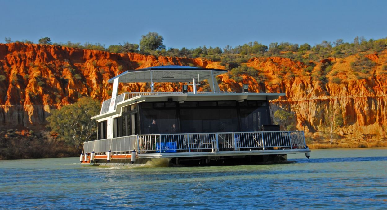 Houseboat Escape, Renmark | Travel Auctions