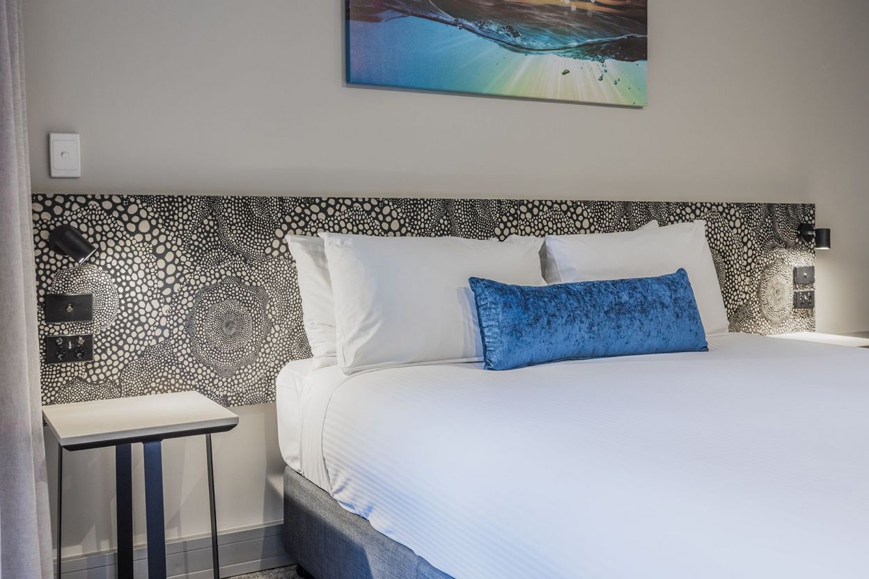 Nightelier Mermaid Waters | Travel Auctions